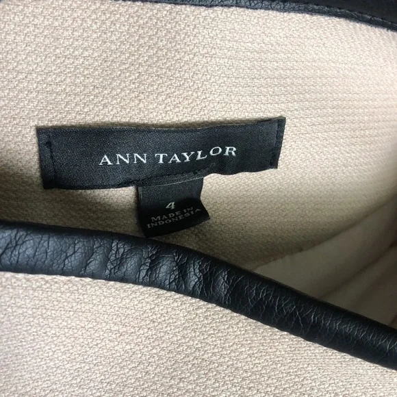 ANN TAYLOR Pencil knee length skirt. Tan color. 4 - Picture 3 of 4